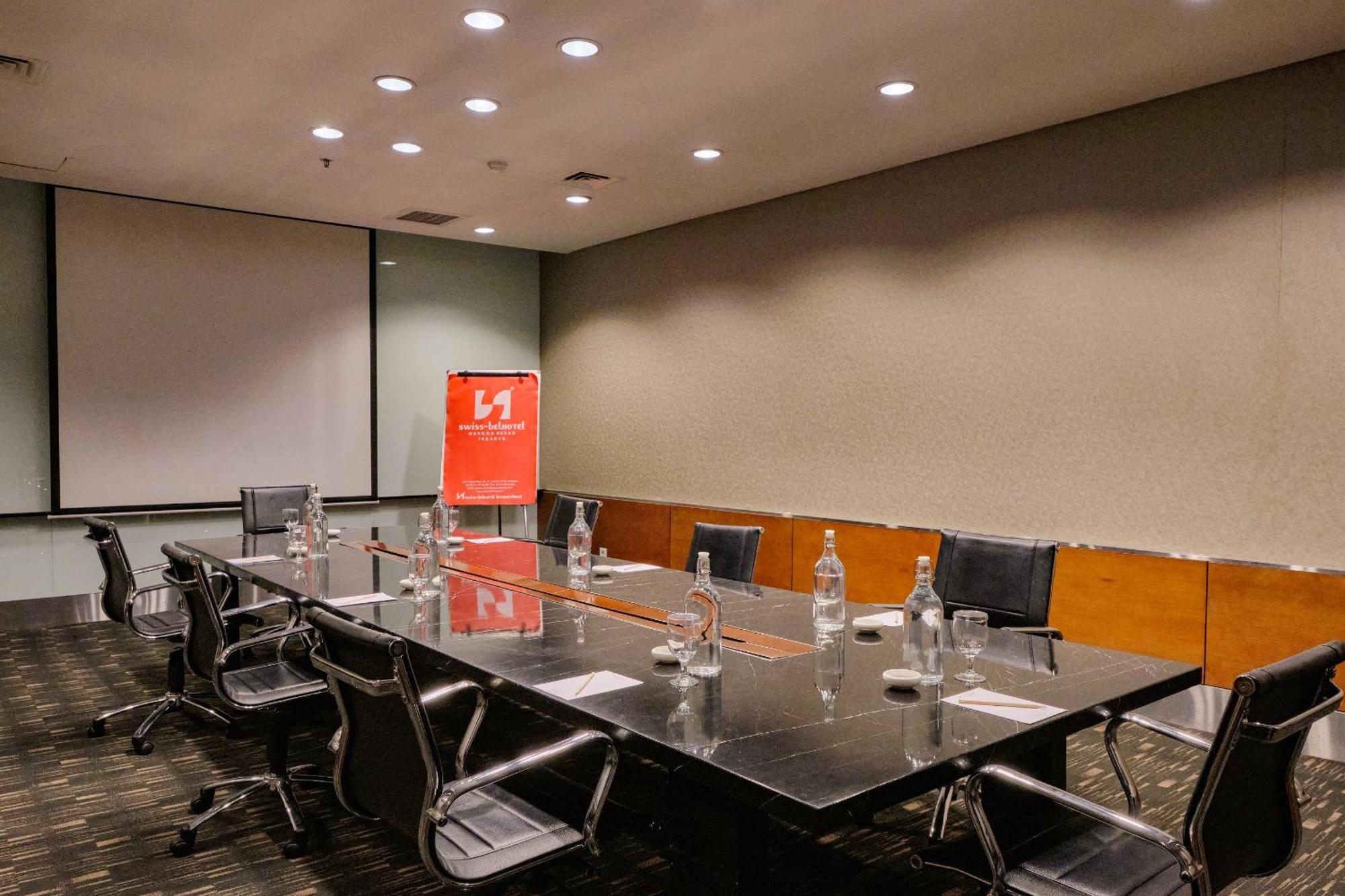 Swiss-Belhotel Mangga Besar Giacarta Esterno foto