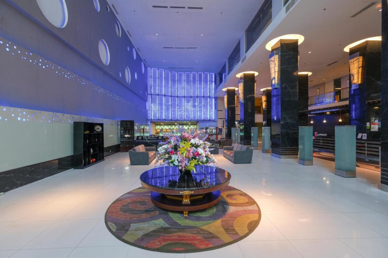 Swiss-Belhotel Mangga Besar Giacarta Esterno foto