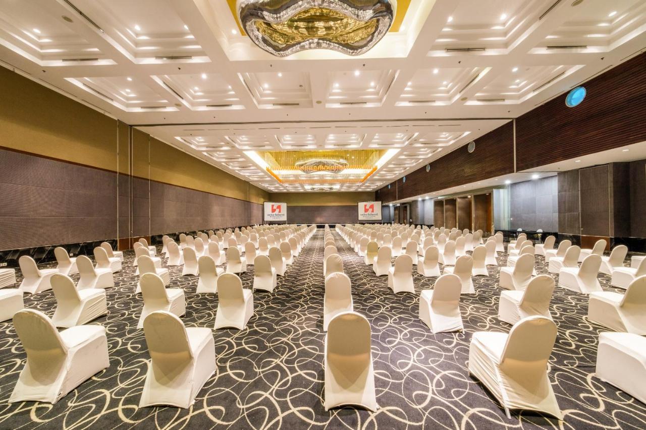 Swiss-Belhotel Mangga Besar Giacarta Esterno foto