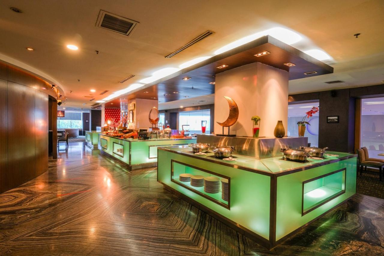 Swiss-Belhotel Mangga Besar Giacarta Esterno foto