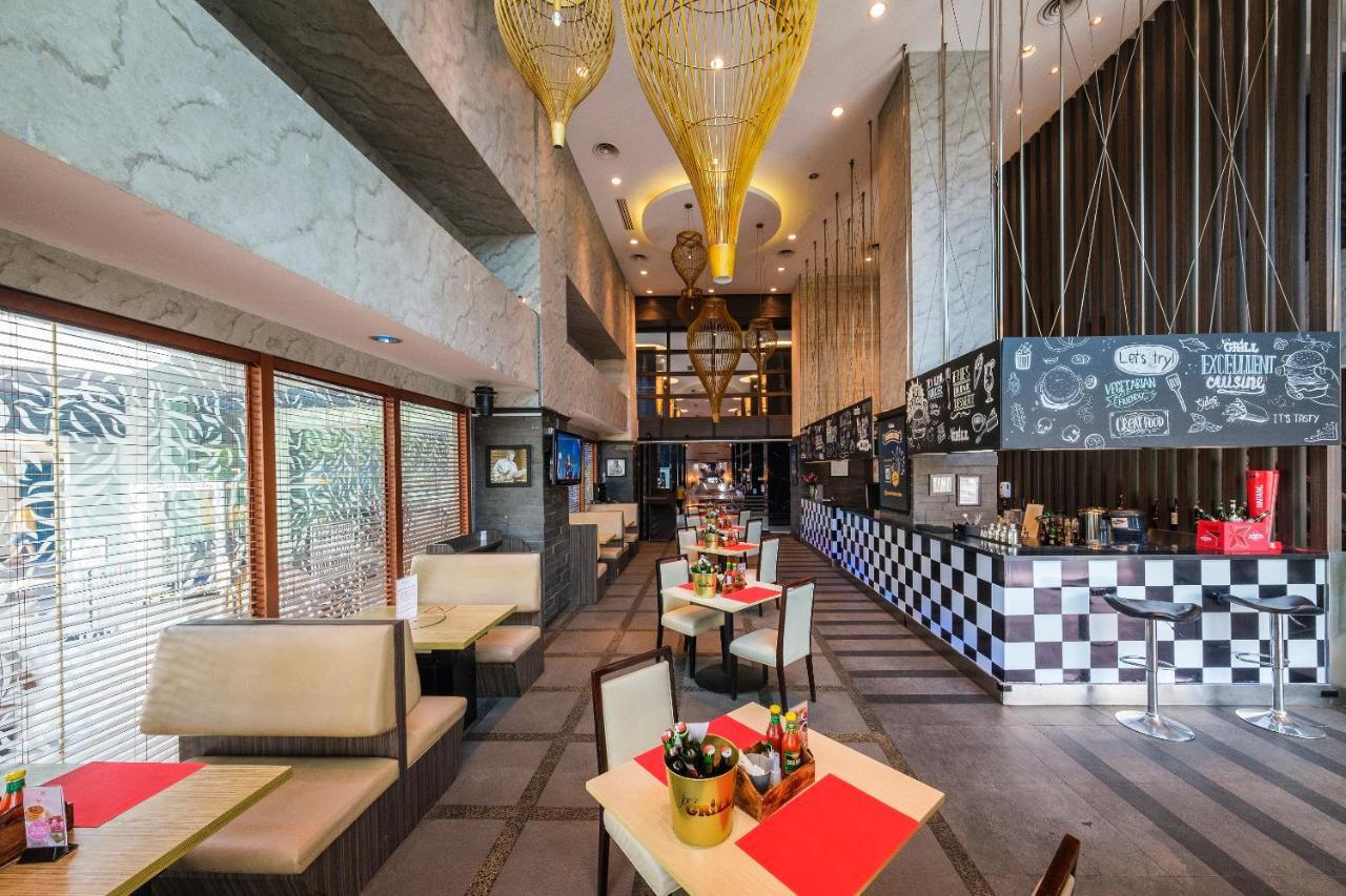 Swiss-Belhotel Mangga Besar Giacarta Esterno foto