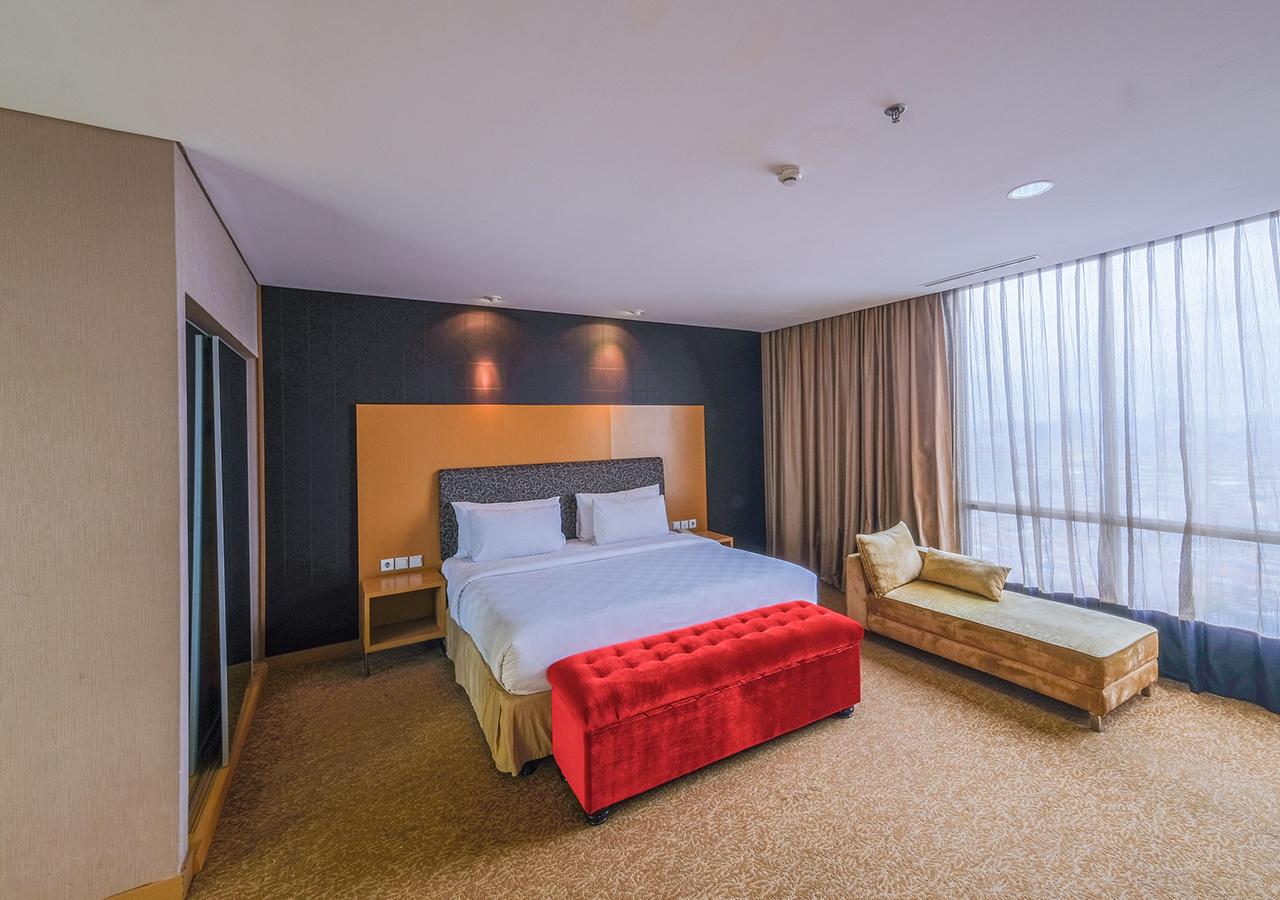 Swiss-Belhotel Mangga Besar Giacarta Esterno foto