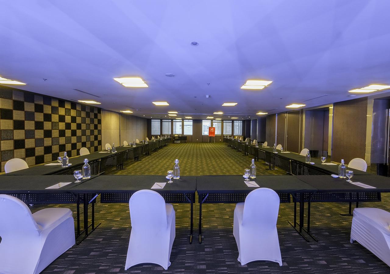Swiss-Belhotel Mangga Besar Giacarta Esterno foto