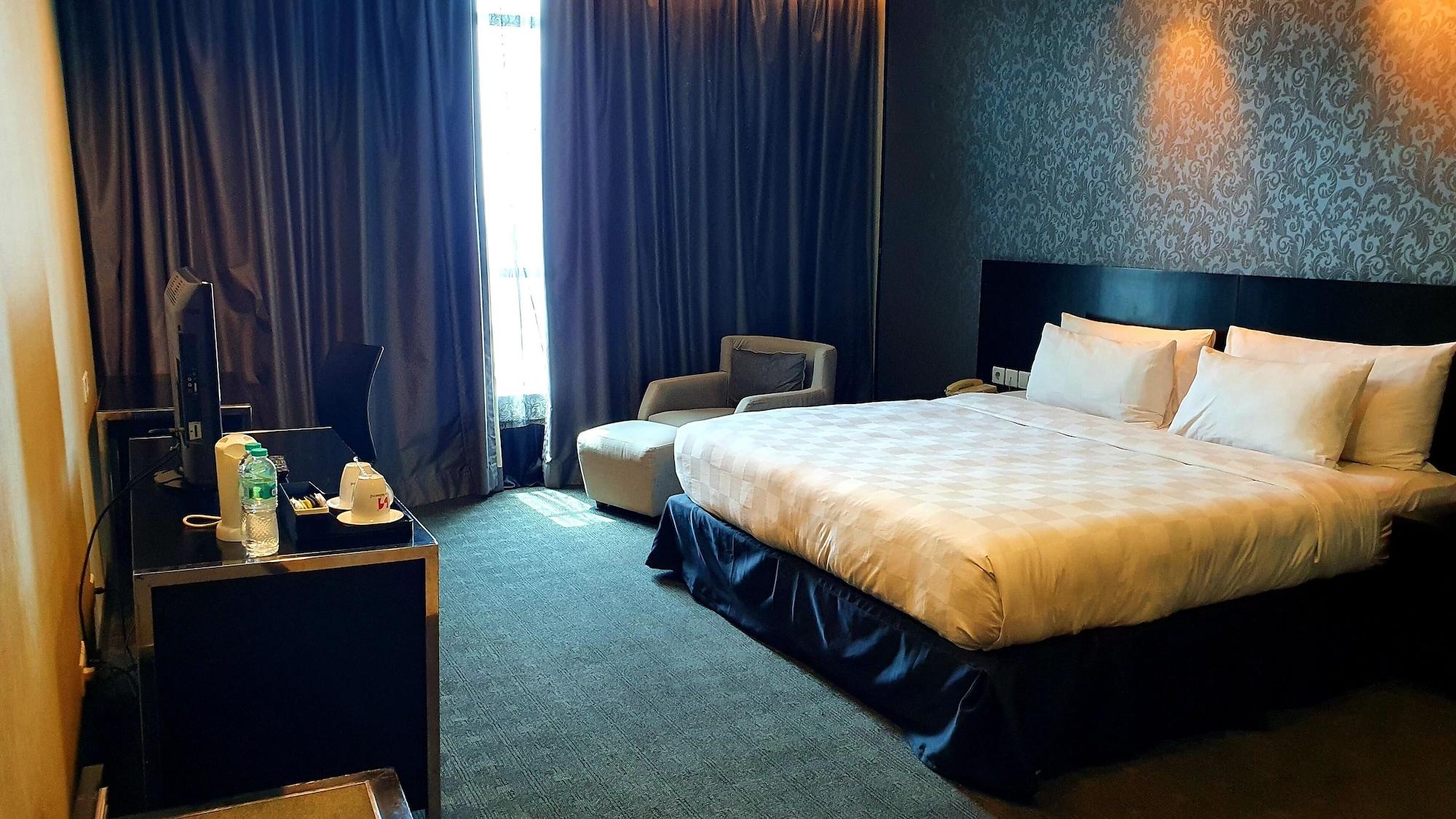 Swiss-Belhotel Mangga Besar Giacarta Esterno foto