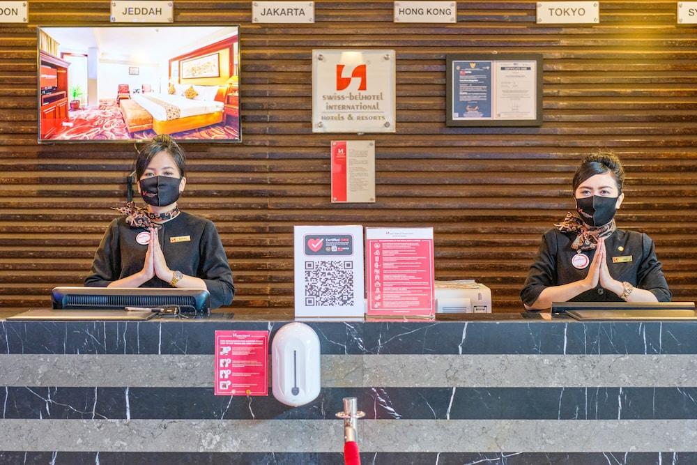 Swiss-Belhotel Mangga Besar Giacarta Esterno foto