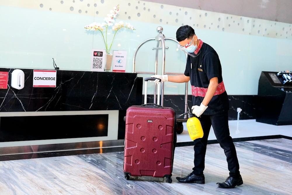 Swiss-Belhotel Mangga Besar Giacarta Esterno foto