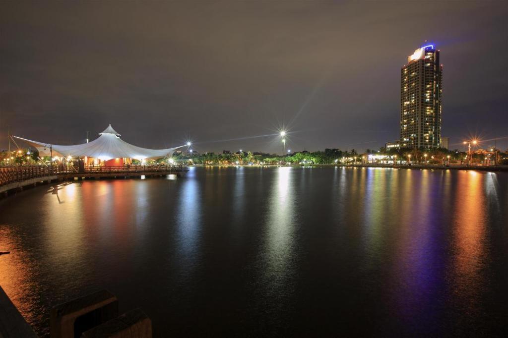 Swiss-Belhotel Mangga Besar Giacarta Esterno foto