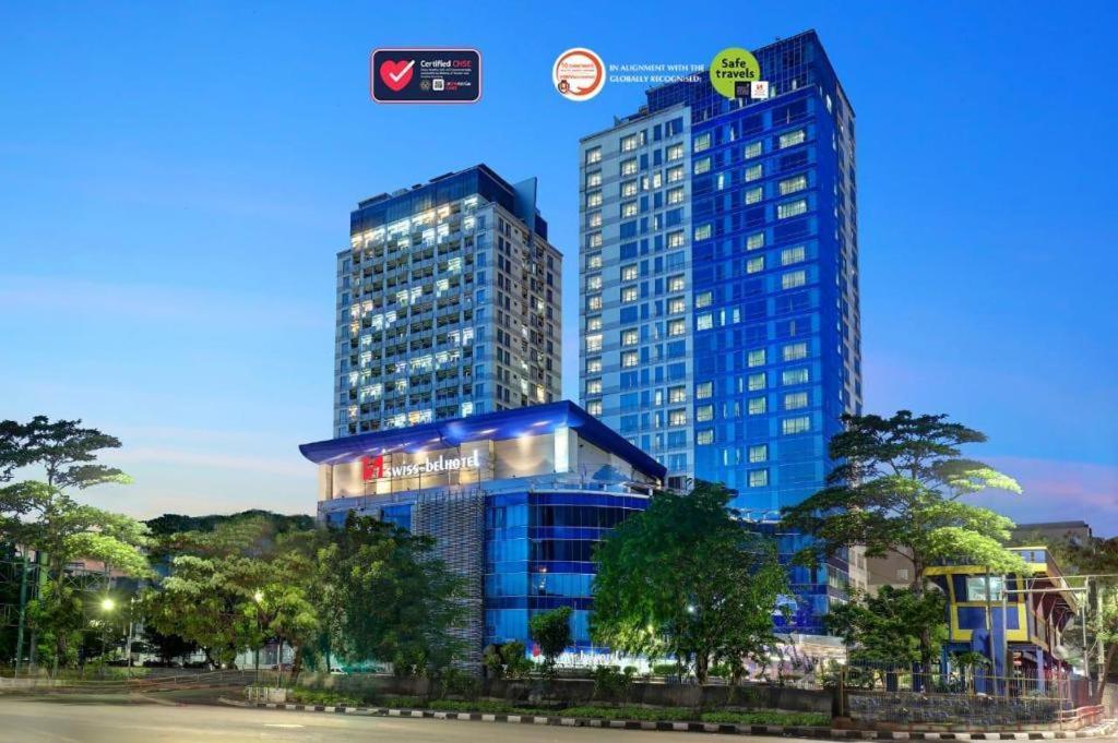 Swiss-Belhotel Mangga Besar Giacarta Esterno foto